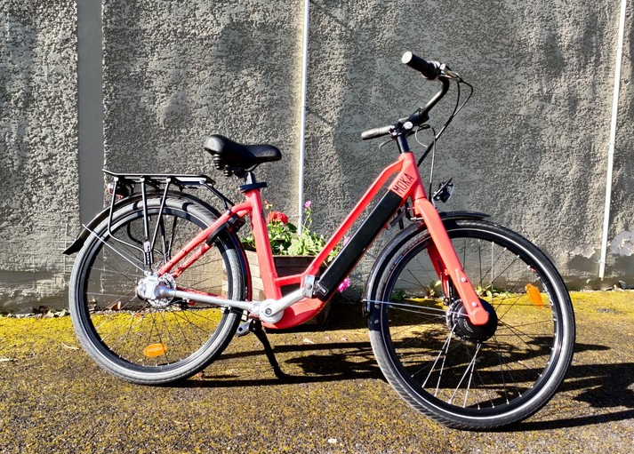 destockage fin de saison - VAE à cardan moteur roue avant rouge